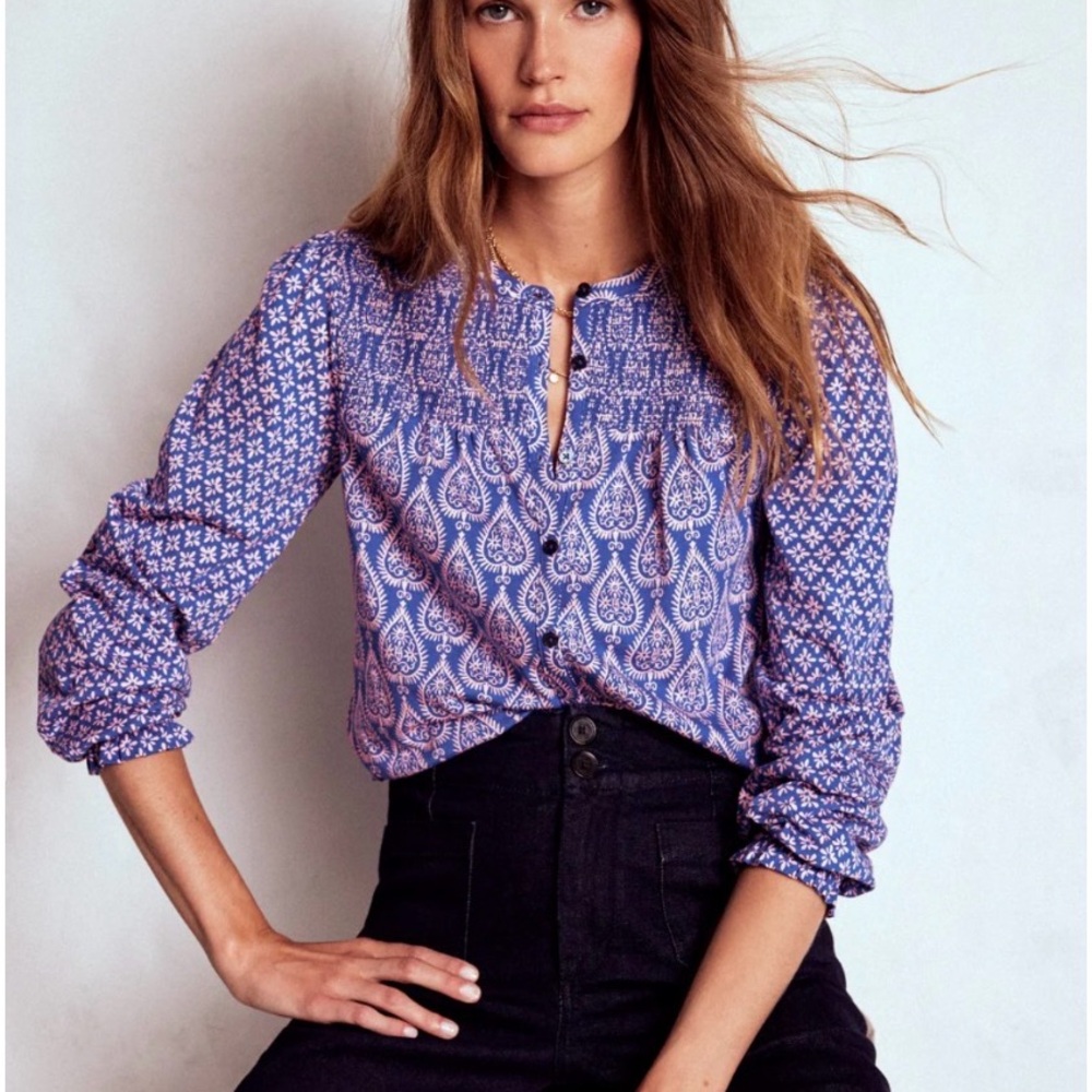 Like new Boden Elsa Smocked Jersey Blue Patterned Blouse